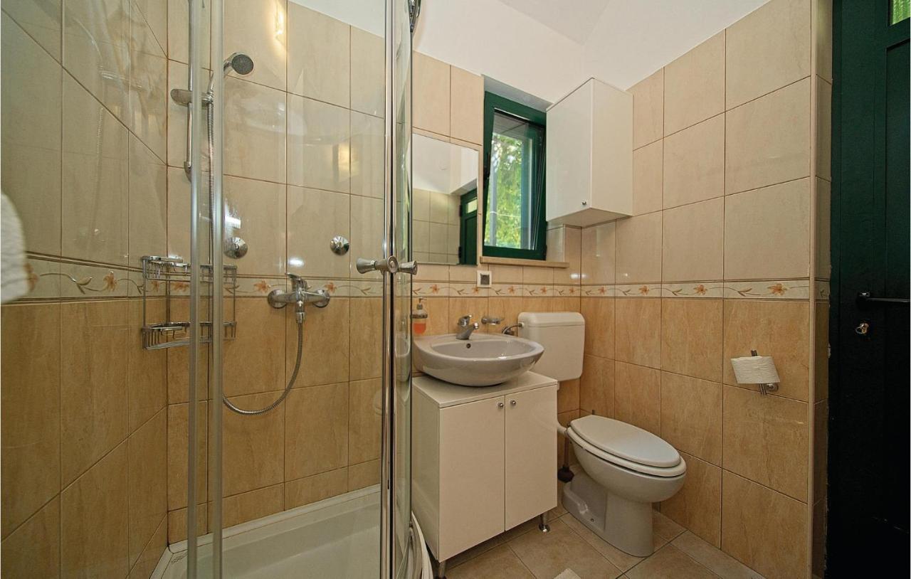1 Bedroom Awesome Home In 포스티라 외부 사진