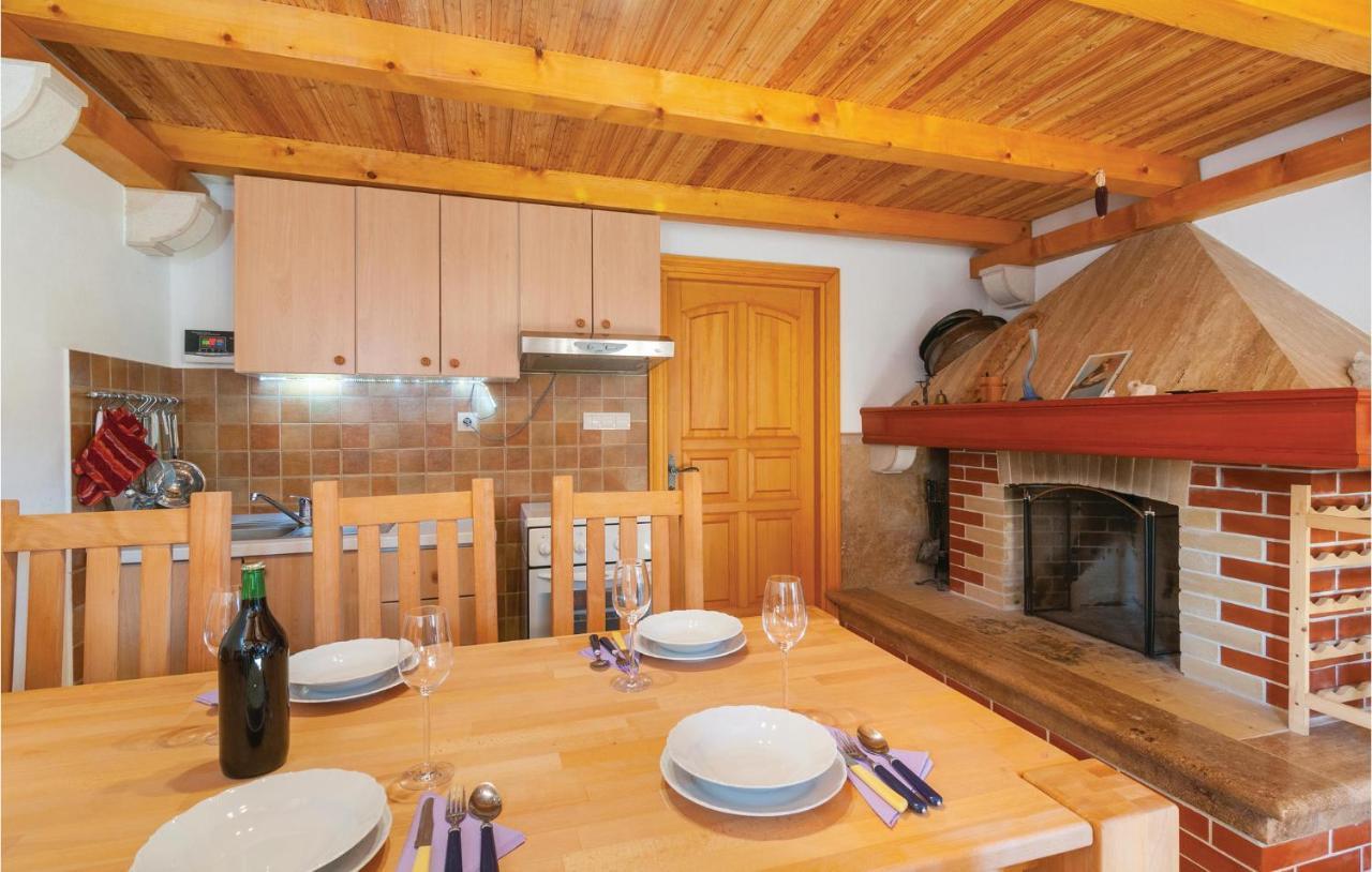 1 Bedroom Awesome Home In 포스티라 외부 사진